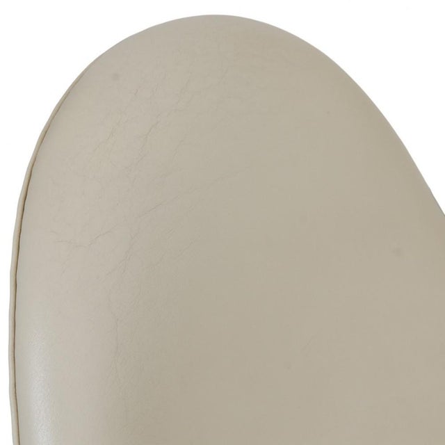 Tall Swan Chair in White Leather from Arne Jacobsen For Sale - Image 10 of 15