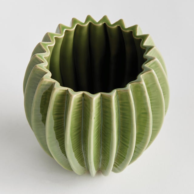With a rounded form, deep ribbing and thickly applied glaze, this natureinspired pot is a work of art. The handfinished...