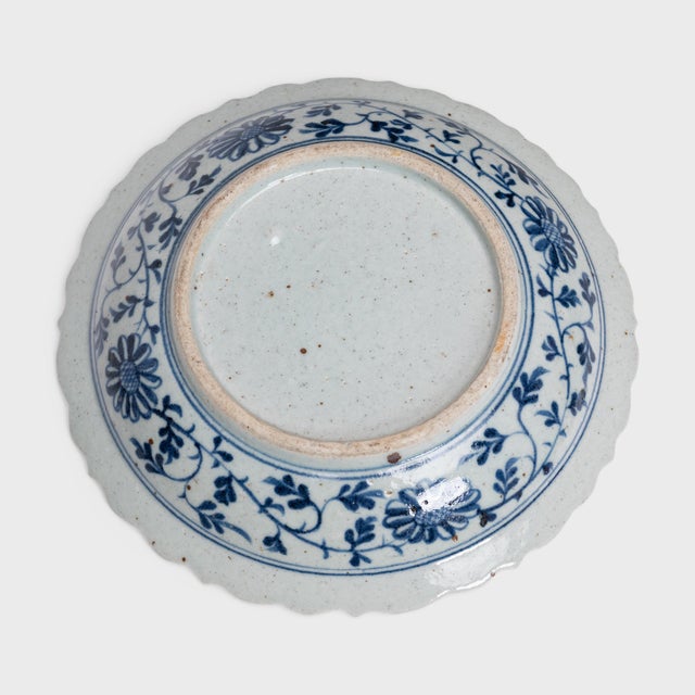 1800s Chinese Blue & White Serving Dish With Lotus & Ducks For Sale - Image 4 of 5