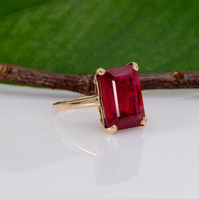 Red Estate 13.9Ct Madagascar Ruby Ring: Solid 10k Gold – Emerald Cut, Size 6.75 For Sale - Image 8 of 10