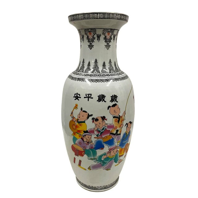 Mid 20th Century Vintage Chinese Hand-Painted Famille Rose Porcelain Vase For Sale - Image 5 of 9