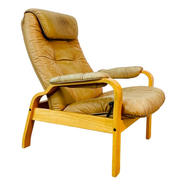 Mid-Century Leather Lounge Chair by Skoghaug, 1970s For Sale