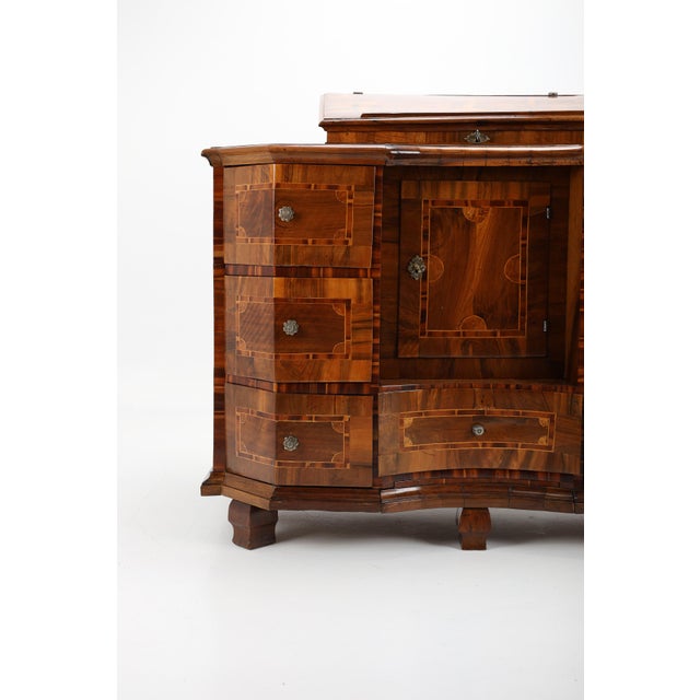 Baroque Chest of Drawers in Walnut, 1760 For Sale - Image 12 of 15