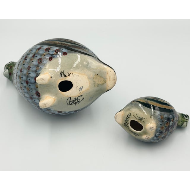 Blue Folk-Art Ken Edwards Tonala Pottery Hand Painted Palomar Quail Mama & Baby Bird For Sale - Image 8 of 9