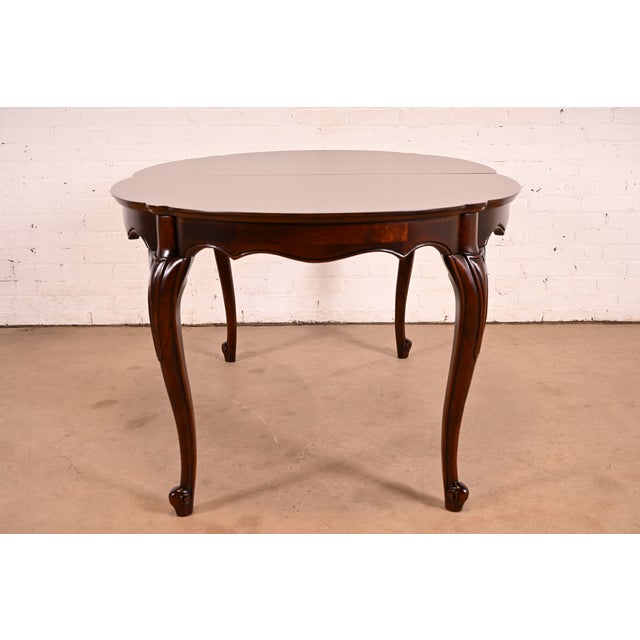 Baker Furniture Style French Provincial Louis XV Carved Cherry Wood Extension Dining Table | Newly Refinished For Sale - Image 15 of 17