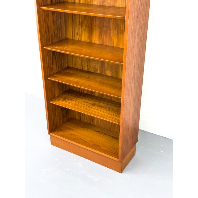 1960s Vintage Teak Bookshelf by Carlo Jensen for Hundevad & Co., 1960s For Sale - Image 5 of 16