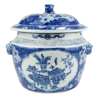 Chinoiserie Covered Jar with Foo Dog Lid For Sale