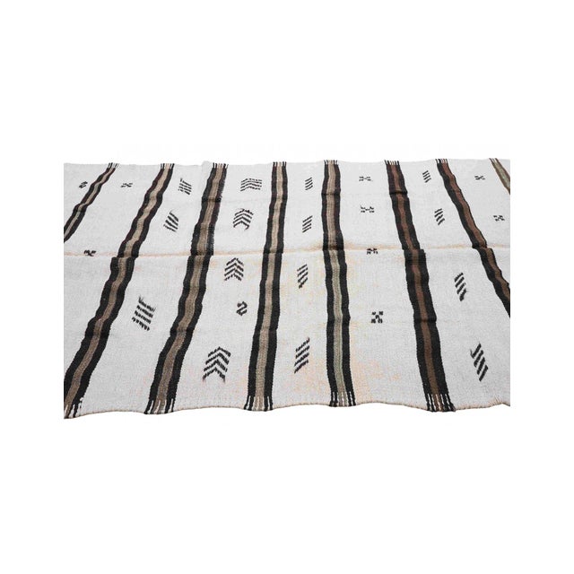 Embroidered Hemp Vintage Kilim Rug - 5`1" X 9`6" For Sale In Los Angeles - Image 6 of 6