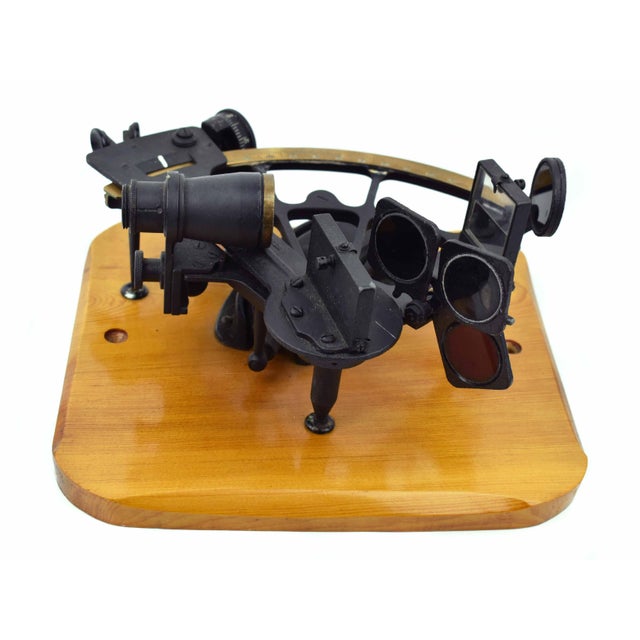 American Authentic 1944 Leupold & Stevens Instruments Sextant Ship Navigator Wall Decor Usa For Sale - Image 3 of 12