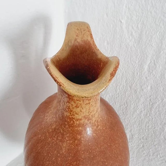 Beautiful decorative carafe / vase in ceramic by Gunnar Nylund for Rörstrand, Sweden, Mid-1900s. Signed. In good...