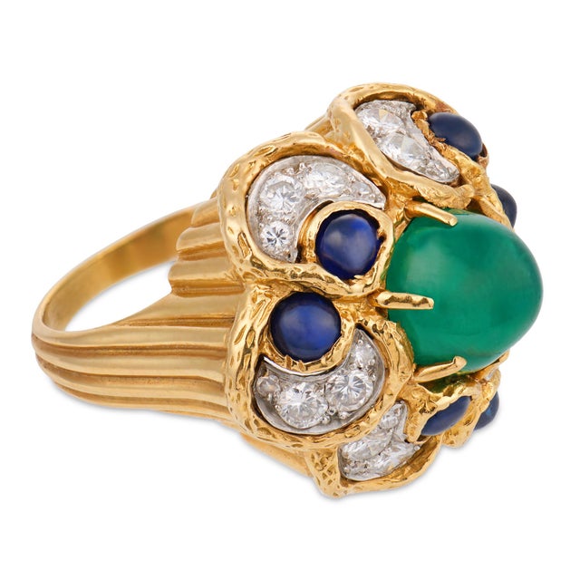 French Vintage Emerald Sapphire Diamond 18k Yellow Gold Cocktail Ring, Size 6.5 For Sale - Image 4 of 7
