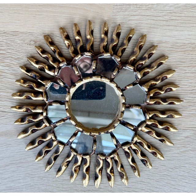 Vintage Hand-Carved Peruvian Giltwood Sunburst Mirror Collection – Set of 5 | Designer Provenance For Sale - Image 4 of 10