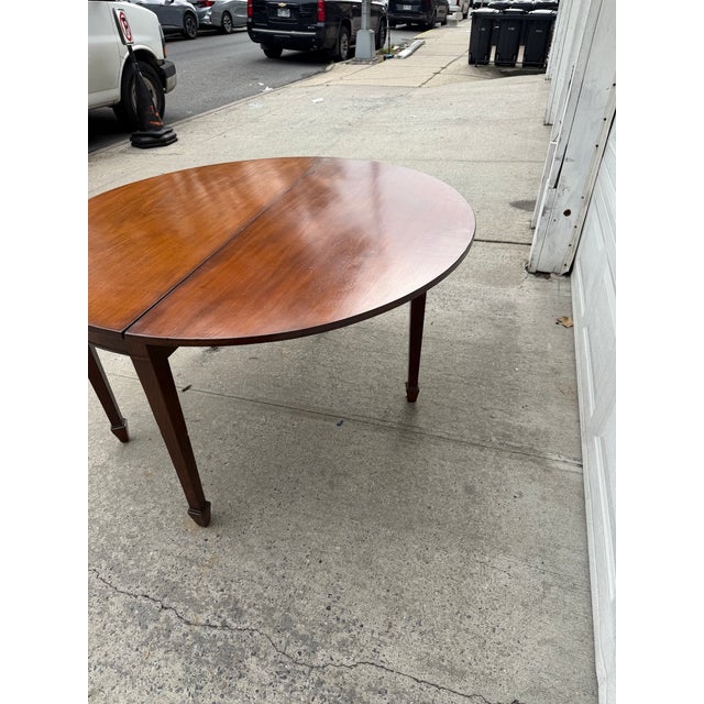 Wood Vintage Federal Style Mahogany Gateleg Round Drop Leaf Dining Table For Sale - Image 7 of 12