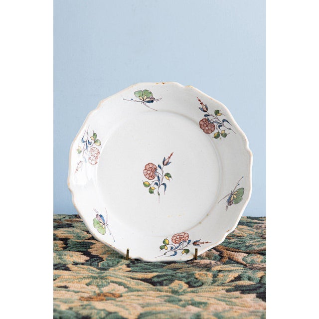 Red Floral Faience Plates from La Rochelle, 18th Century, Set of 2 For Sale - Image 3 of 8