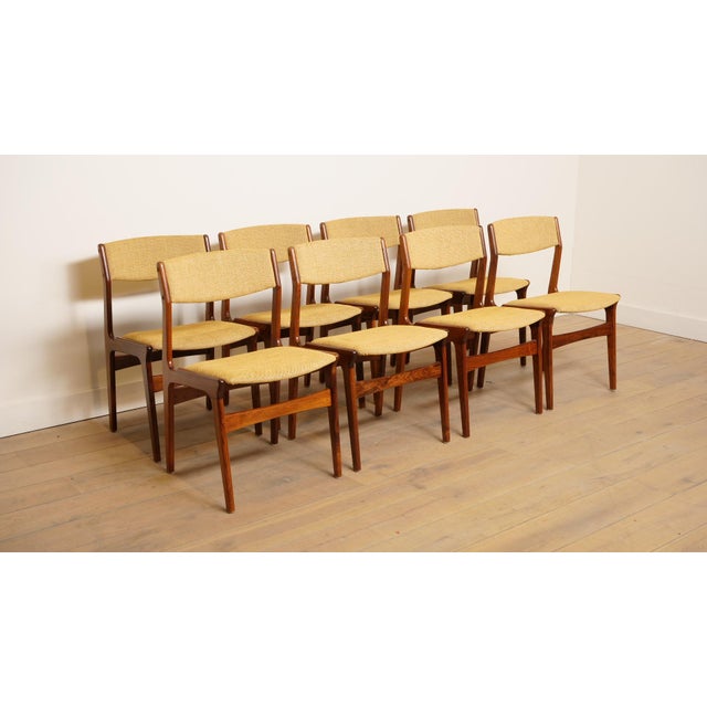 Mid-Century Modern Dining Chairs with Armrests in Rosewood, Set of 8 For Sale - Image 3 of 12