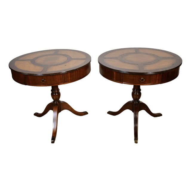 1930s English Regency Mahogany & Leather Top Pair of Side Tables / End Tables For Sale