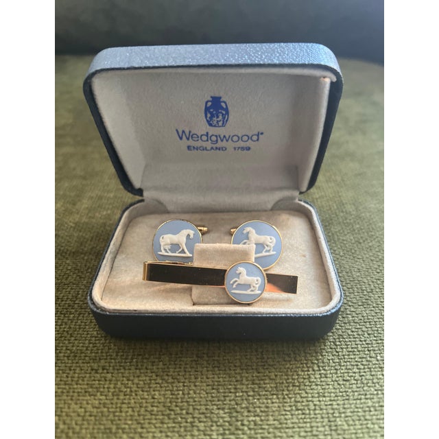 Late 20th Century Vintage Royal British "Wedgwood" Jasper ware Gold Plate Cufflinks Circa 1980 For Sale - Image 5 of 18