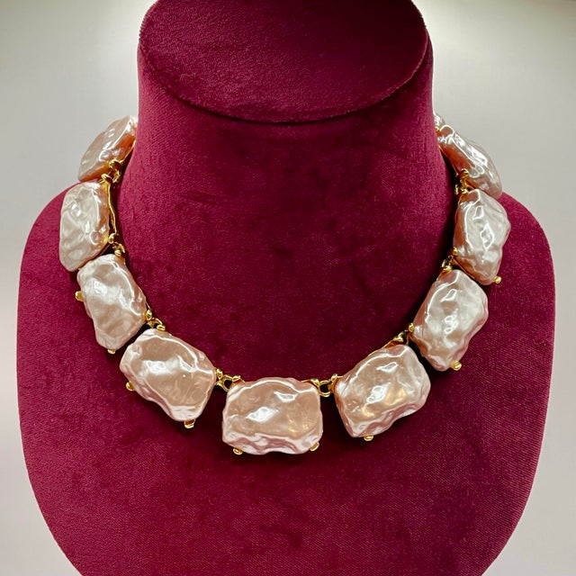 Metal Signed Kenneth © Lane Vintage 1970s Couture Runway Pink Sculptural Pearl Collar Necklace For Sale - Image 7 of 7