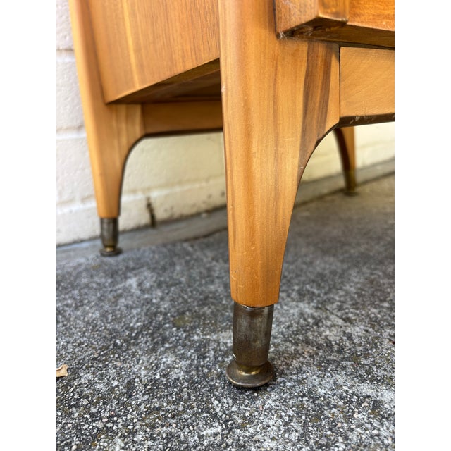 1960s Mid-Century Modern McCobb Style Walnut Nightstand / Side Table For Sale - Image 5 of 7