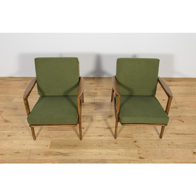 Model 300-139 Lounge Chairs from Swarzędz Factory, 1960s, Set of 2 For Sale - Image 4 of 18