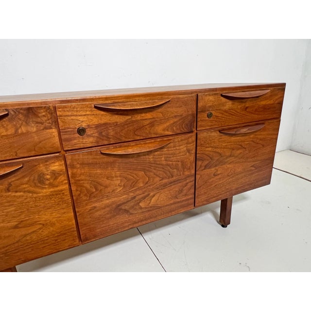 Mid-Century Modern C. 1960s Jens Risom Mid-Century Walnut Credenza For Sale - Image 3 of 12