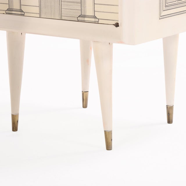 1950s A Pair of Italian Architectural Night Stands, in the Manner of Fornasetti, C. 1950. For Sale - Image 5 of 7