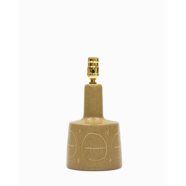 Mid-Century Modern Vintage Mid Century M105 Ceramic Table Lamp by Jane & Gordon Martz For Sale - Image 3 of 9