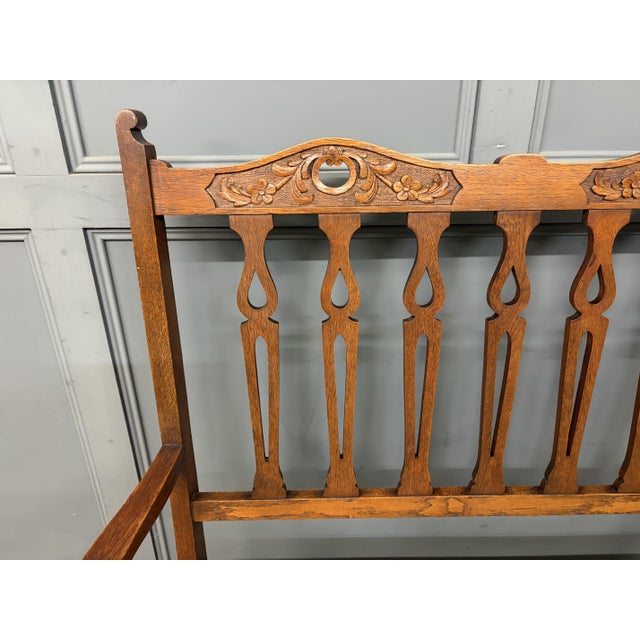 A lovely Arts and Crafts period 5 piece salon suite in oak. Possibly by Shapand & Petter of Barnstaple. Well constructed...