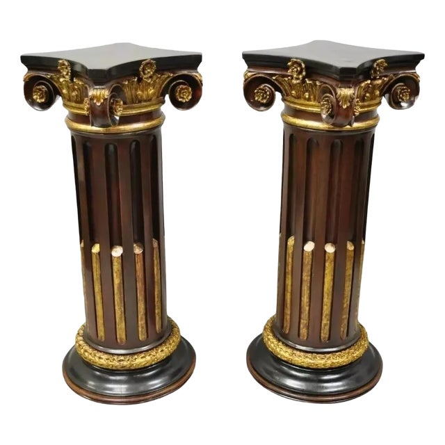Mid 20th Century Italian Classical Carved Polychrome Gold Gilt Corinthian Column Pedestals - Pair For Sale