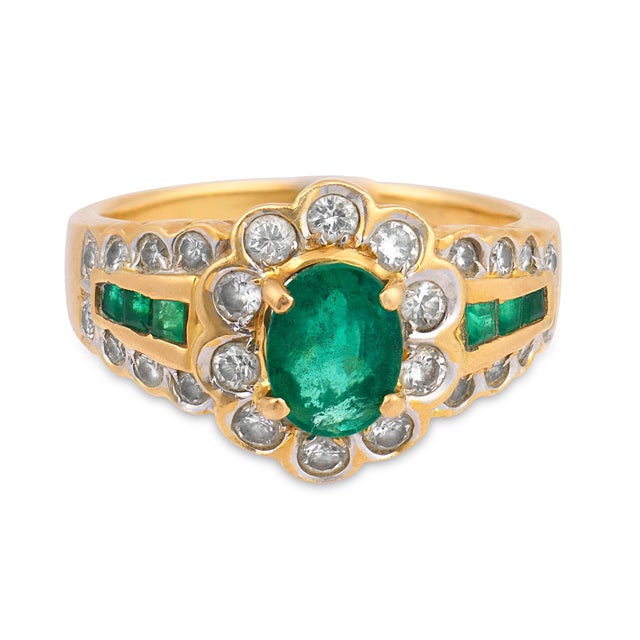 Contemporary Vintage Emerald Diamond 18k Yellow Gold Cluster Ring, Size 6 For Sale - Image 3 of 7