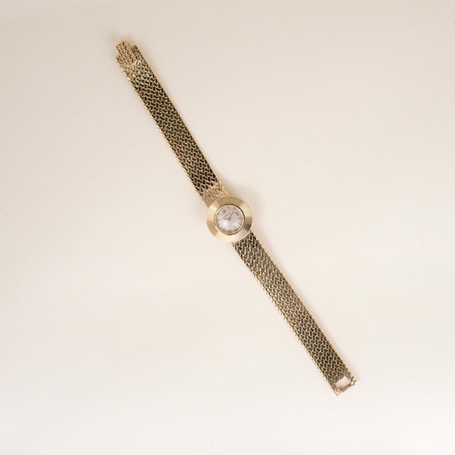 Cartier Vintage Ladies Cartier Round Fluted Bezel Watch 18k Gold For Sale - Image 4 of 8