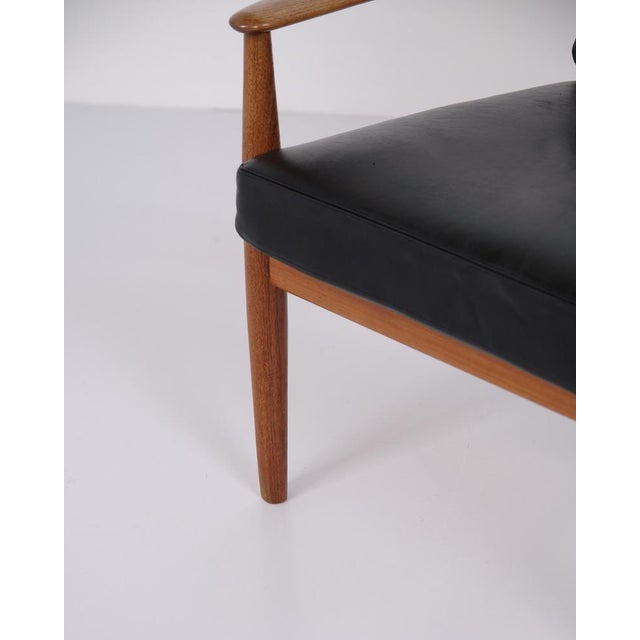 Wood Armchair in Teak and Black Leather by Grete Jalk for France & Søn, 1960s For Sale - Image 7 of 12