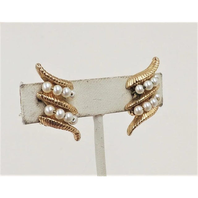 Vintage 1964 Napier Book Piece Faux-Pearl Clip Earrings- 2 Pieces For Sale In Philadelphia - Image 6 of 9