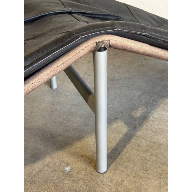 Black Leather Chaise Lounge With Tubular Metal Frame Mid-Century Modern 1970s For Sale - Image 10 of 11
