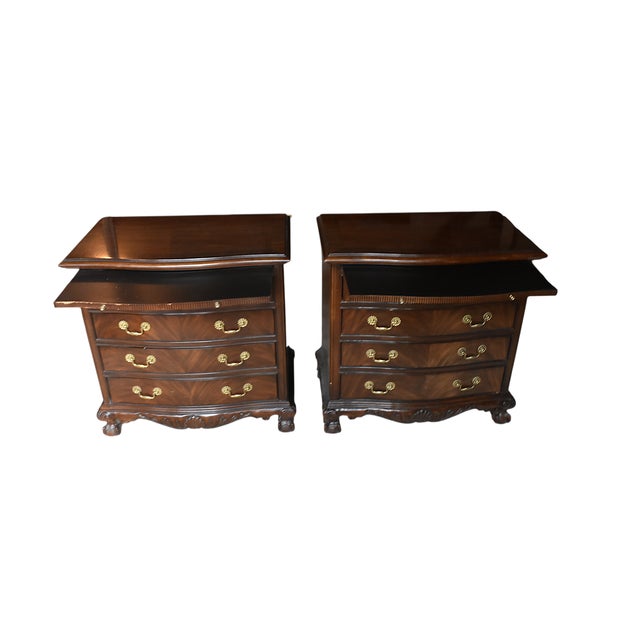 Traditional Pair of Drexel Heritage Heirloom Collection Georgian Style Mahogany Nightstands or Chests For Sale - Image 3 of 15