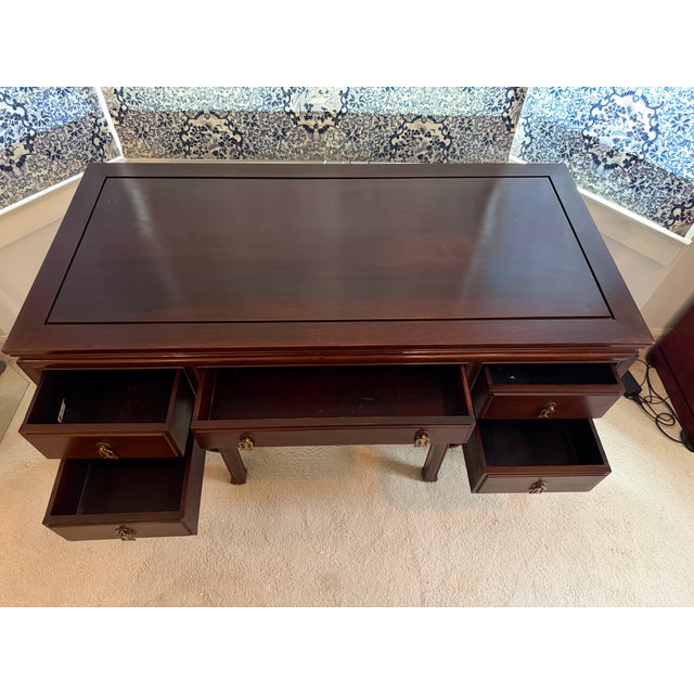 This is a mid-20th-century traditional Federal-style kneehole desk that embodies classical elegance with its solid wood...