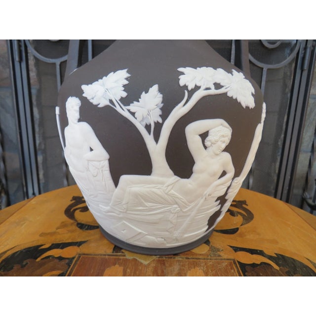 Neoclassical Antique Wedgwood Black Jasperware 10" Portland Vase Peleus & Thetis Phrygian Cap For Sale - Image 3 of 18