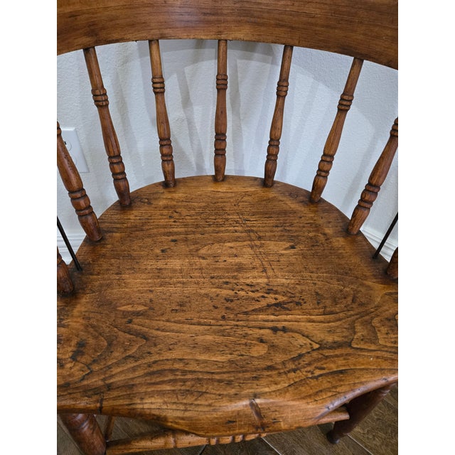 Beautiful 19th-century antique Captain’s chair (also known as a Smoker’s Bow or pub chair). This piece features a classic...