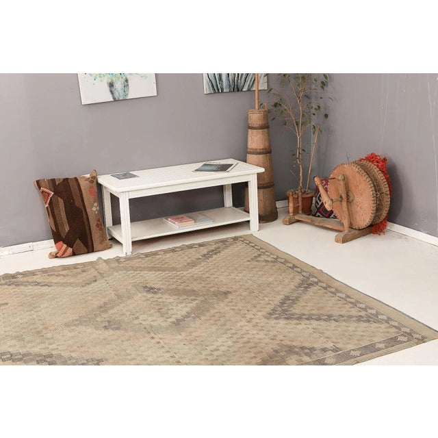 Mid 20th Century Vintage Embroidered Turkish Kilim Rug For Sale In Los Angeles - Image 6 of 7