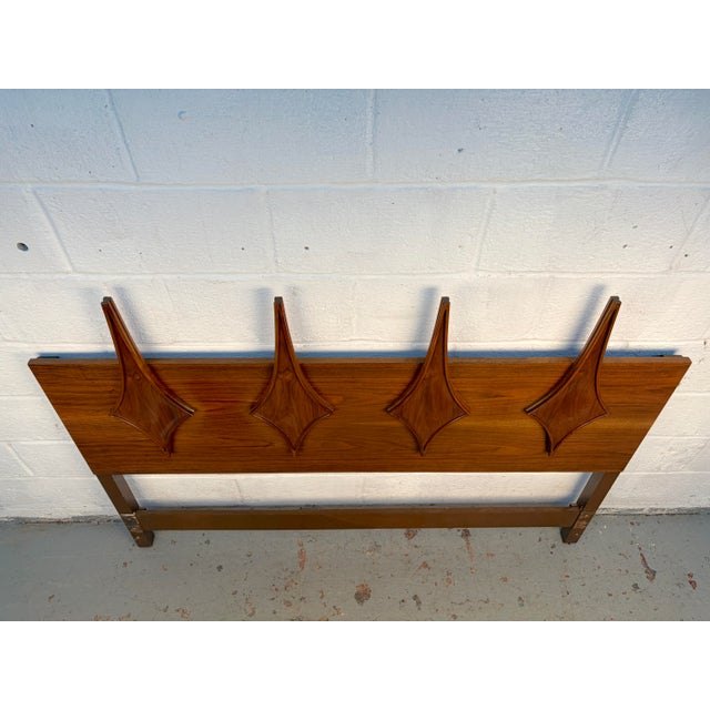 Wood Mid-Century Modern Queen-Sized Sculptural Headboard in Walnut For Sale - Image 7 of 14