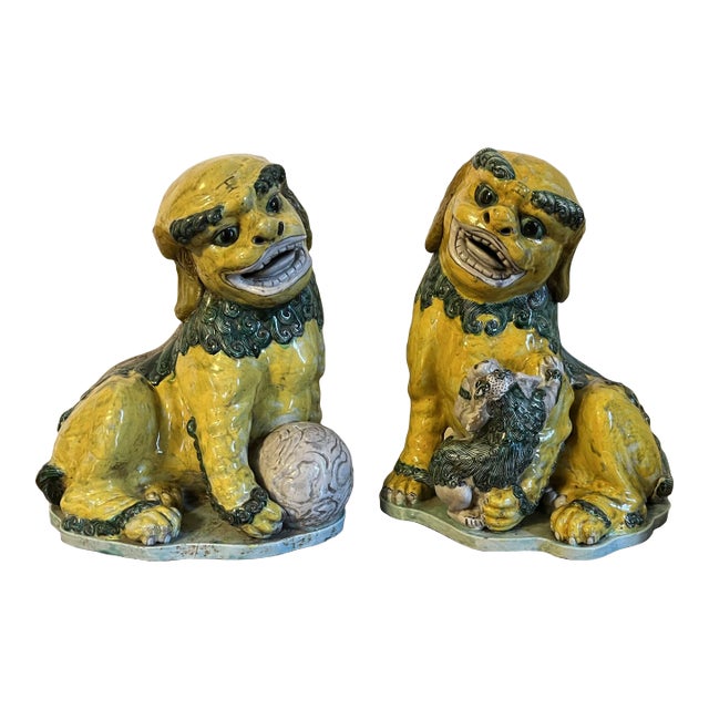 Antique 18th Century Chinese Famille Vert Foo Lion Dogs - a Pair For Sale