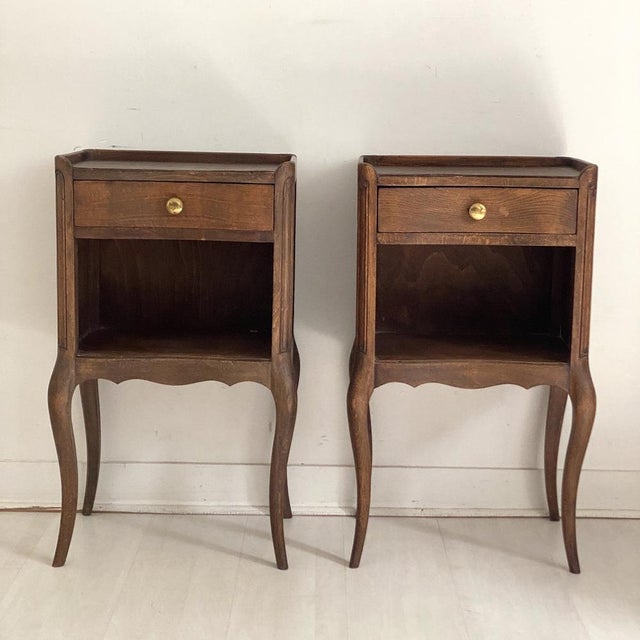 Some signs of use and age (see photos) Treated against wood-boring insects Stable and functional