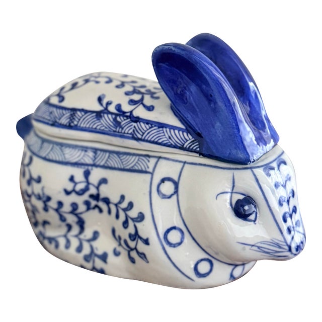 Vintage Blue and White Floral Bunny Rabbit Lidded Ceramic Box For Sale
