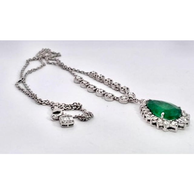 Pear-Shaped Cabochon Emerald & Diamond Halo Pendant Necklace in White Gold For Sale In Los Angeles - Image 6 of 12
