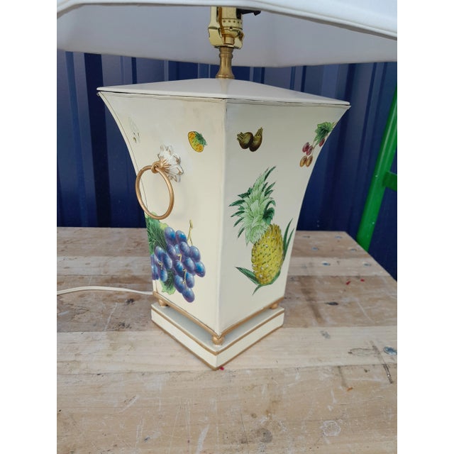 1990s 1990s Scully & Scully Style French Country Pineapple and Floral Table Lamp With Silk Shade For Sale - Image 5 of 11