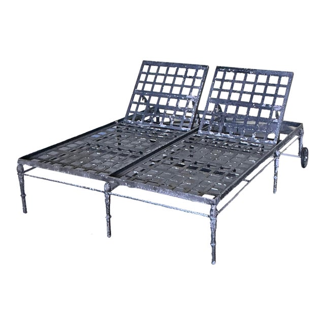 Vintage Regency Cast Aluminum Double Chaise Lounge After Michael Taylor “Montecito” For Sale