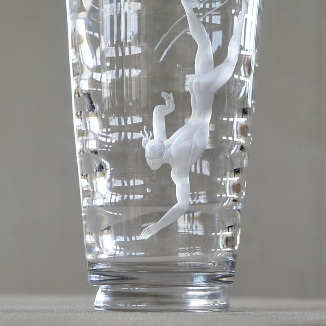 Large Dykare Vase in Etched Glass attributed to Vicke Lindstrand for Orrefors, 1930s For Sale - Image 8 of 11