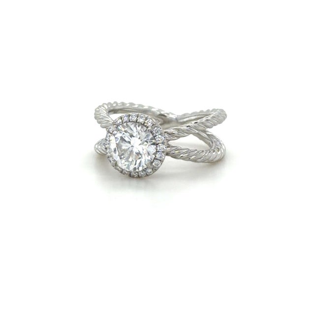 Elevate your jewelry collection with this exceptional David Yurman Crossover Cable diamond ring, featuring a stunning 1.24...