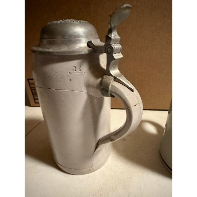 Traditional Vintage Hb Hofbräuhaus 1 Liter German Beer Stein, Free Shipping For Sale - Image 3 of 4