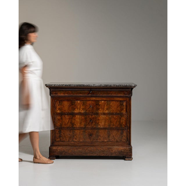 Flame-veneer marble-top chest in Rich Walnut Brown. Its rich walnut brown finish sets off grey marble top, three drawers,...
